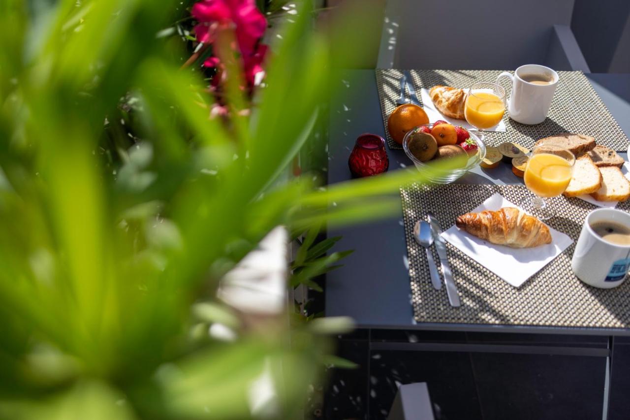 Hotel Restaurant Kyriad Fréjus Dış mekan fotoğraf
