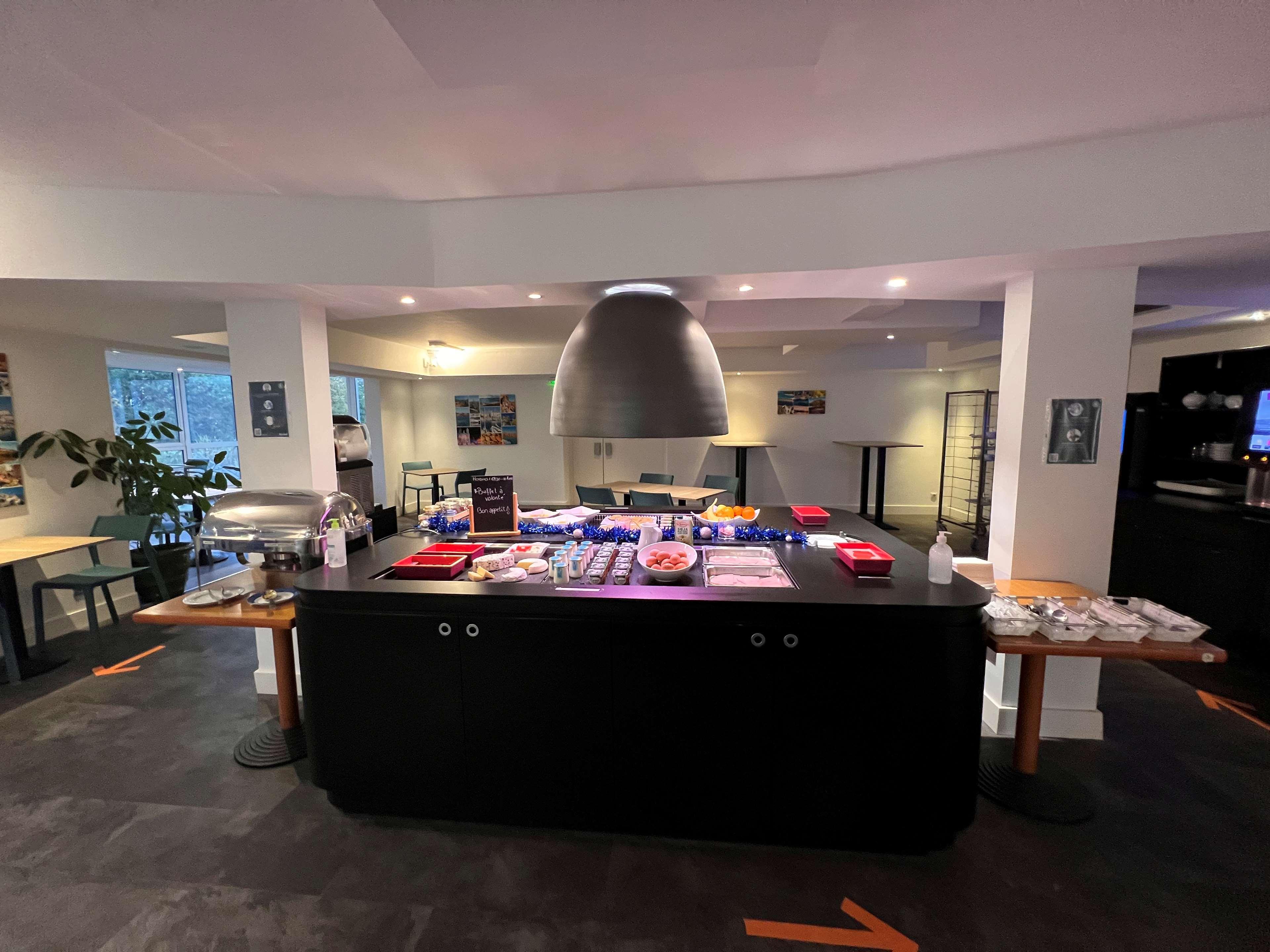 Hotel Restaurant Kyriad Fréjus Dış mekan fotoğraf