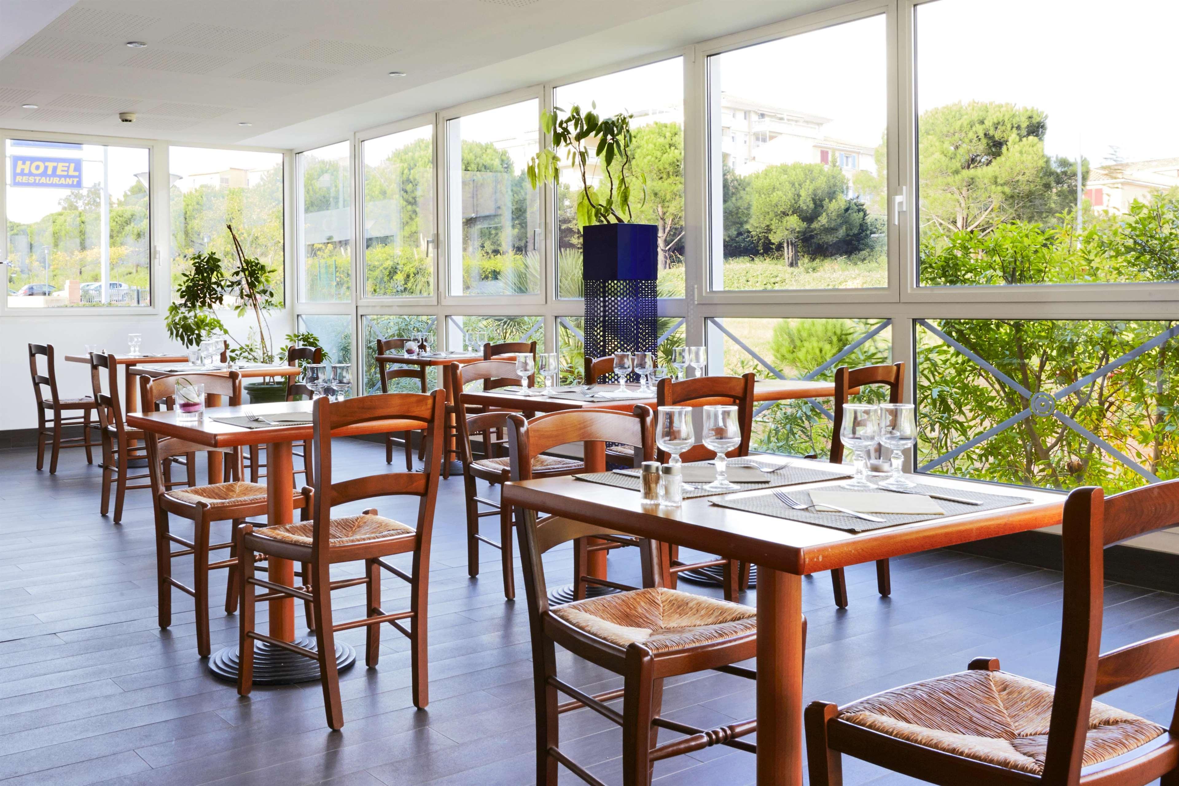 Hotel Restaurant Kyriad Fréjus Dış mekan fotoğraf