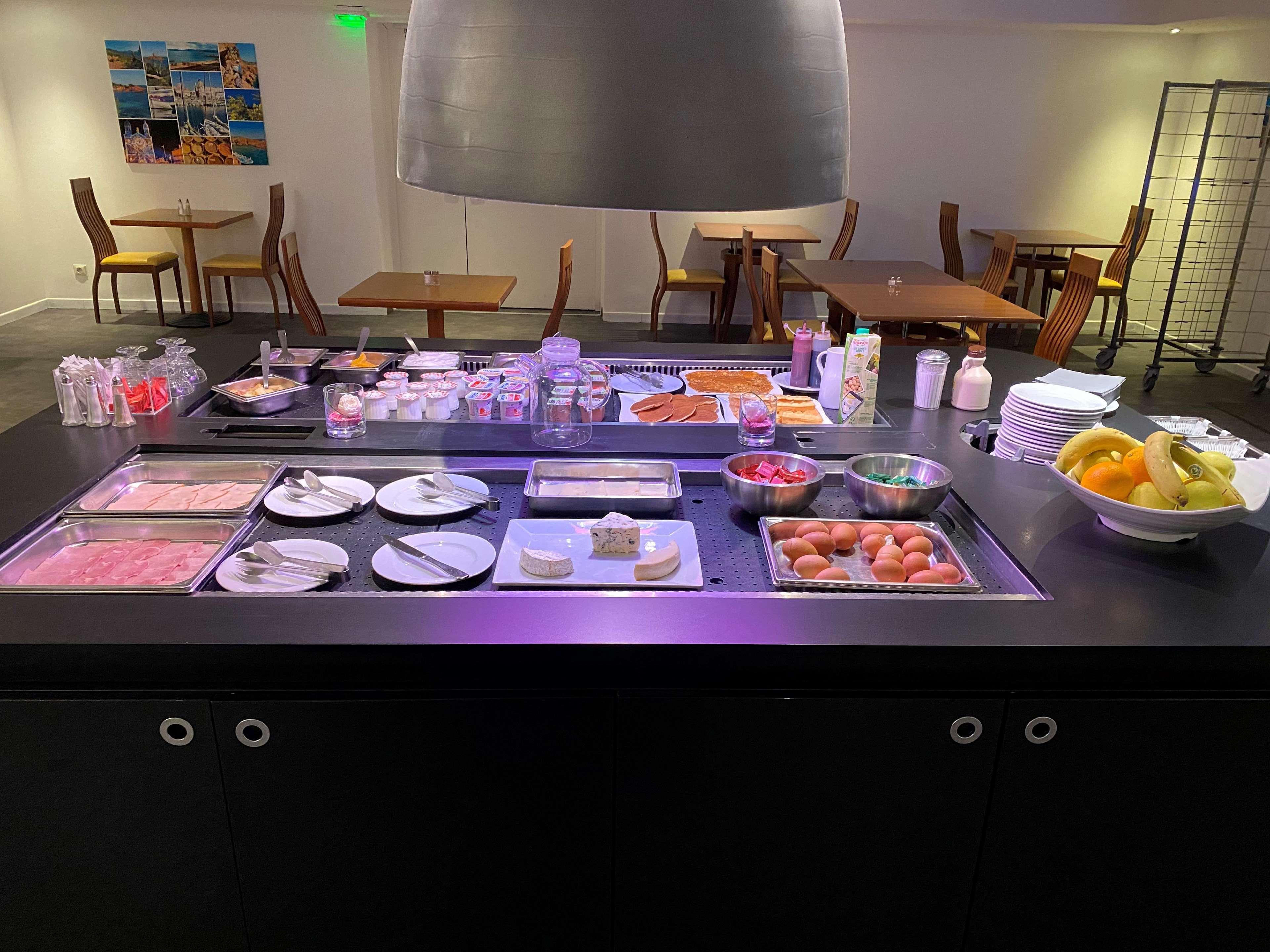 Hotel Restaurant Kyriad Fréjus Dış mekan fotoğraf