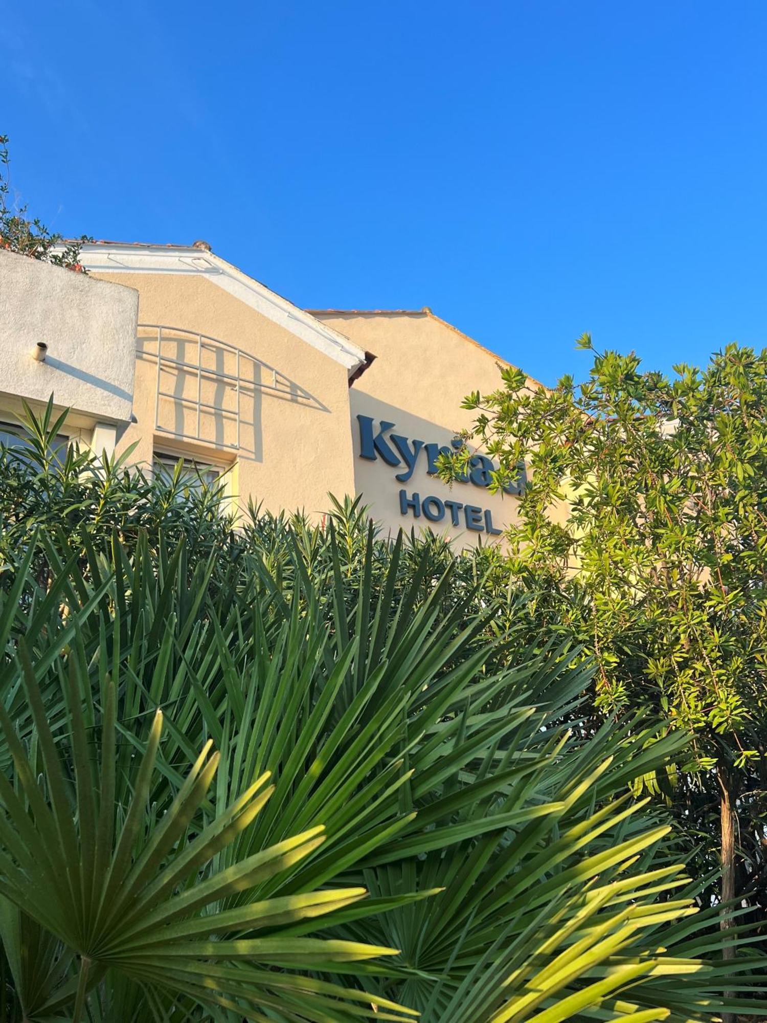 Hotel Restaurant Kyriad Fréjus Dış mekan fotoğraf