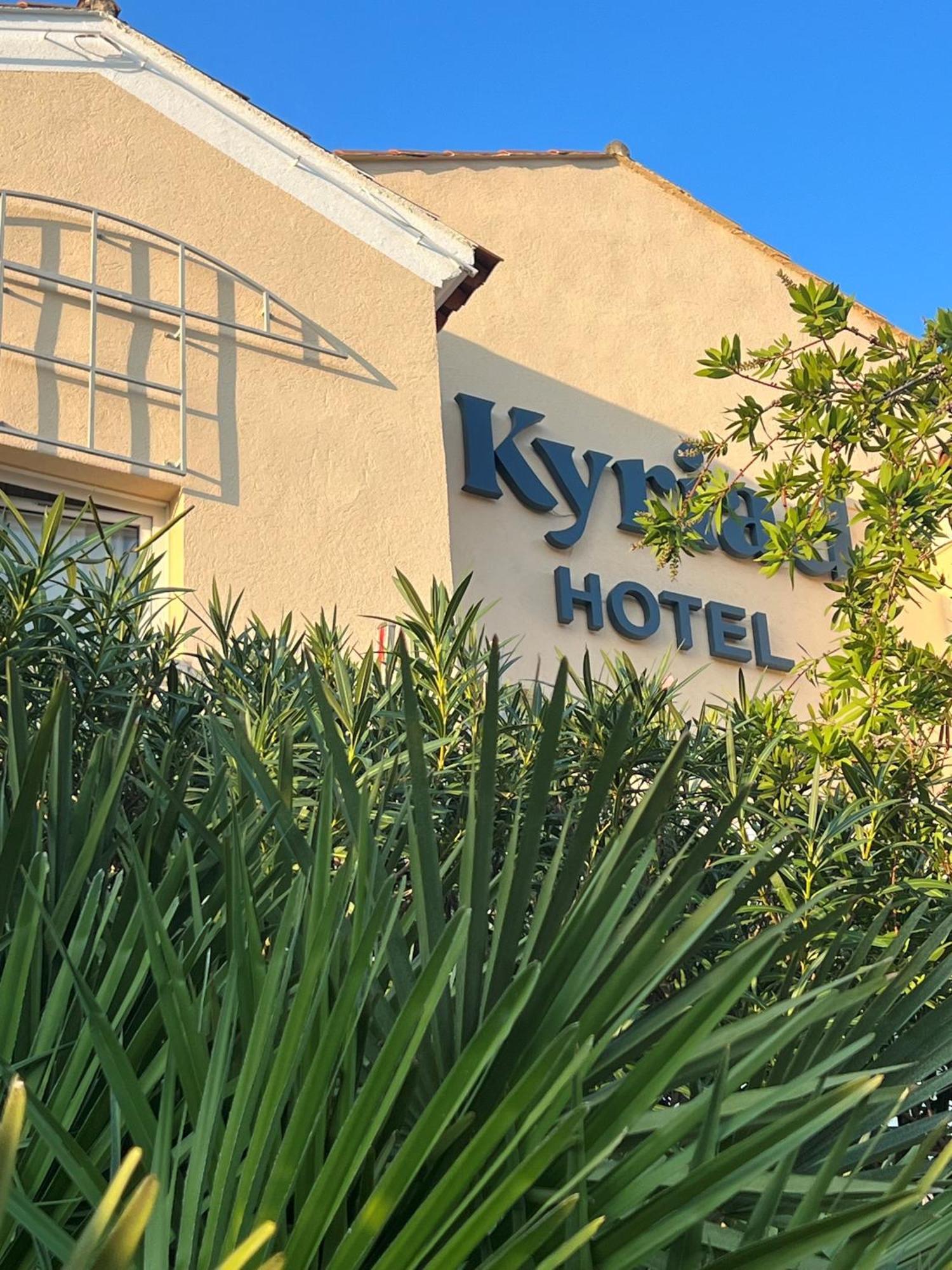Hotel Restaurant Kyriad Fréjus Dış mekan fotoğraf
