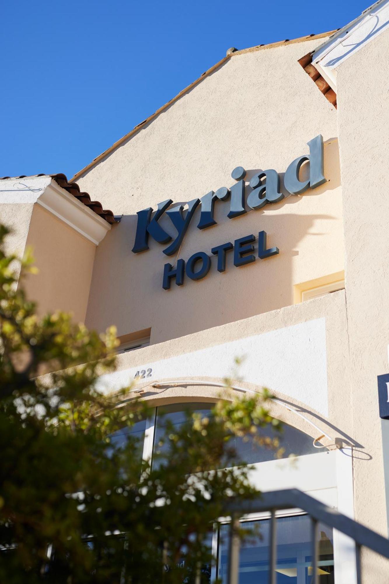 Hotel Restaurant Kyriad Fréjus Dış mekan fotoğraf