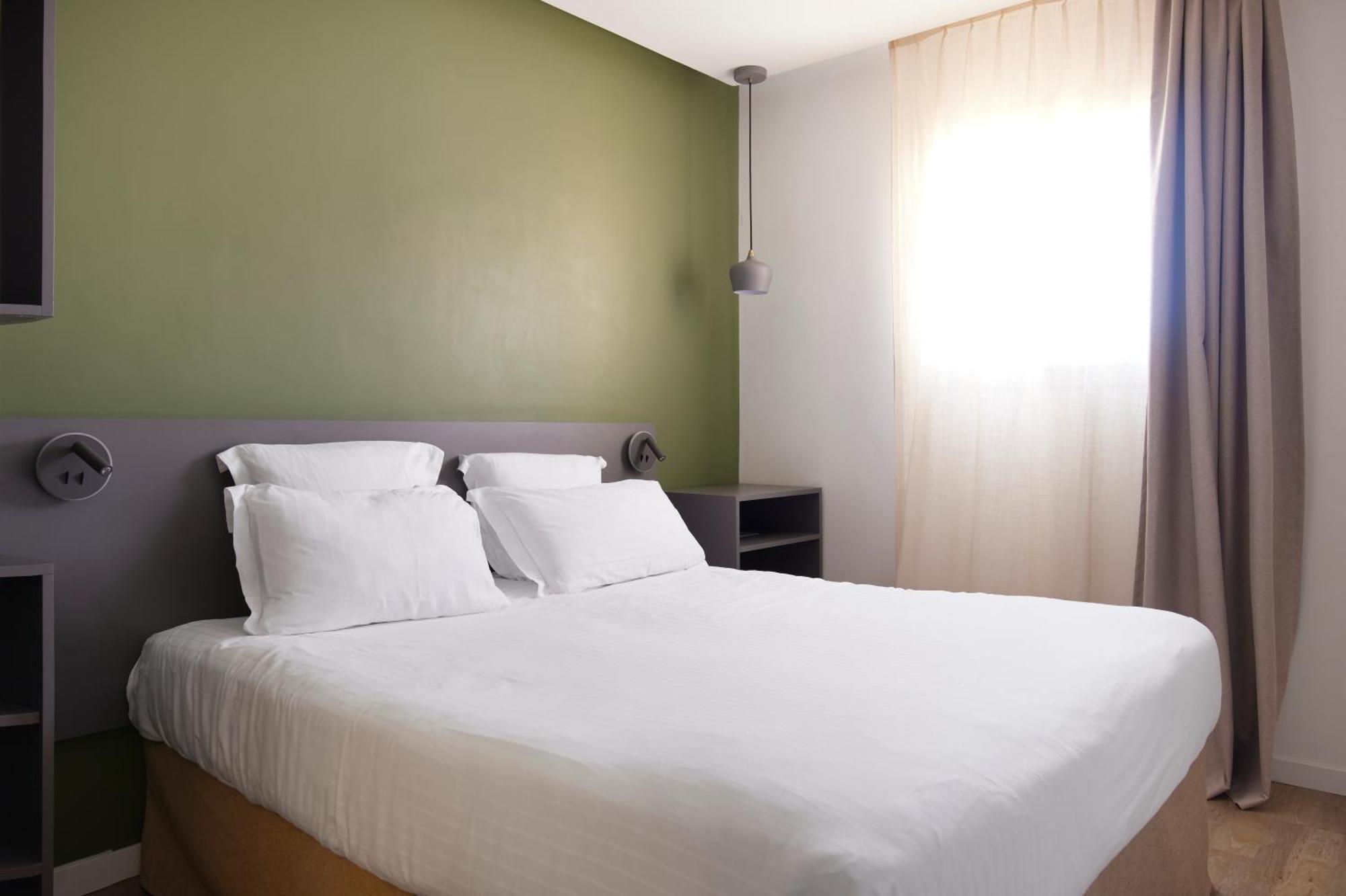 Hotel Restaurant Kyriad Fréjus Dış mekan fotoğraf