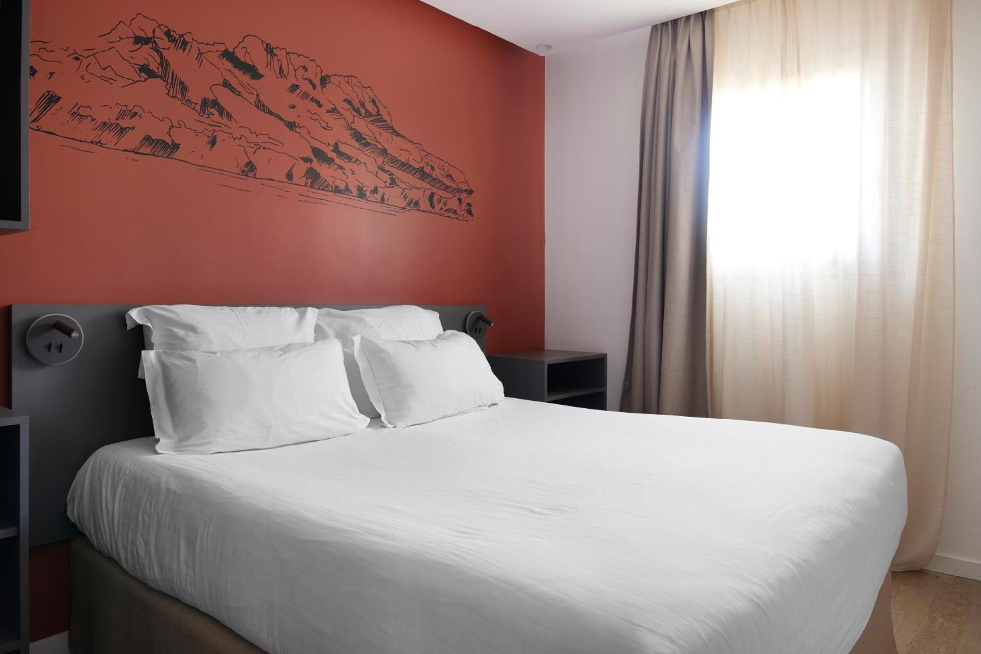 Hotel Restaurant Kyriad Fréjus Dış mekan fotoğraf