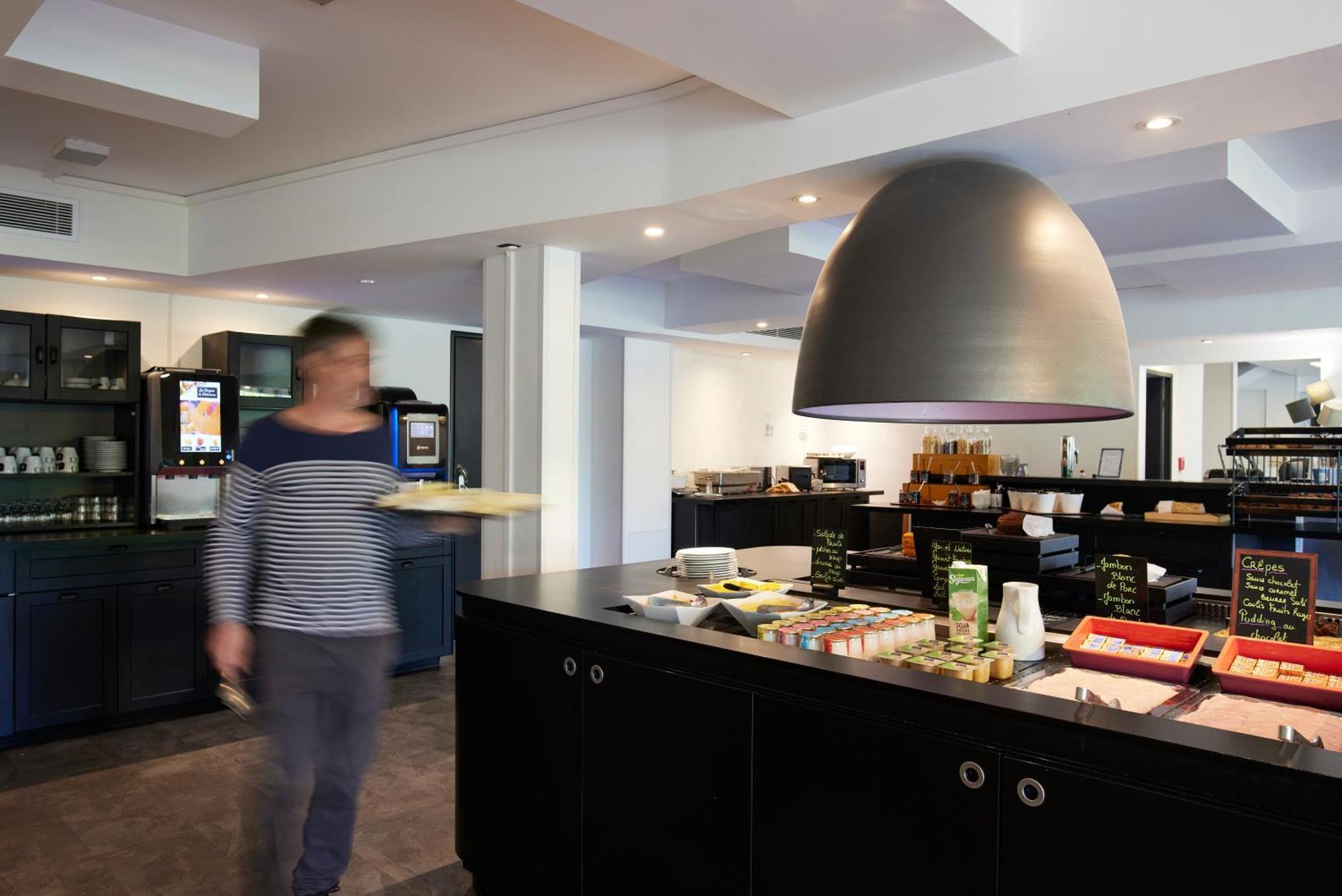Hotel Restaurant Kyriad Fréjus Dış mekan fotoğraf
